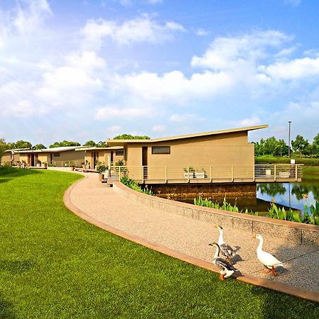 Life At Repose- Lake Villas Resort & Club Chor Warodra Экстерьер фото
