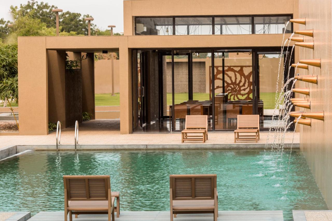 Life At Repose- Lake Villas Resort & Club Chor Warodra Экстерьер фото