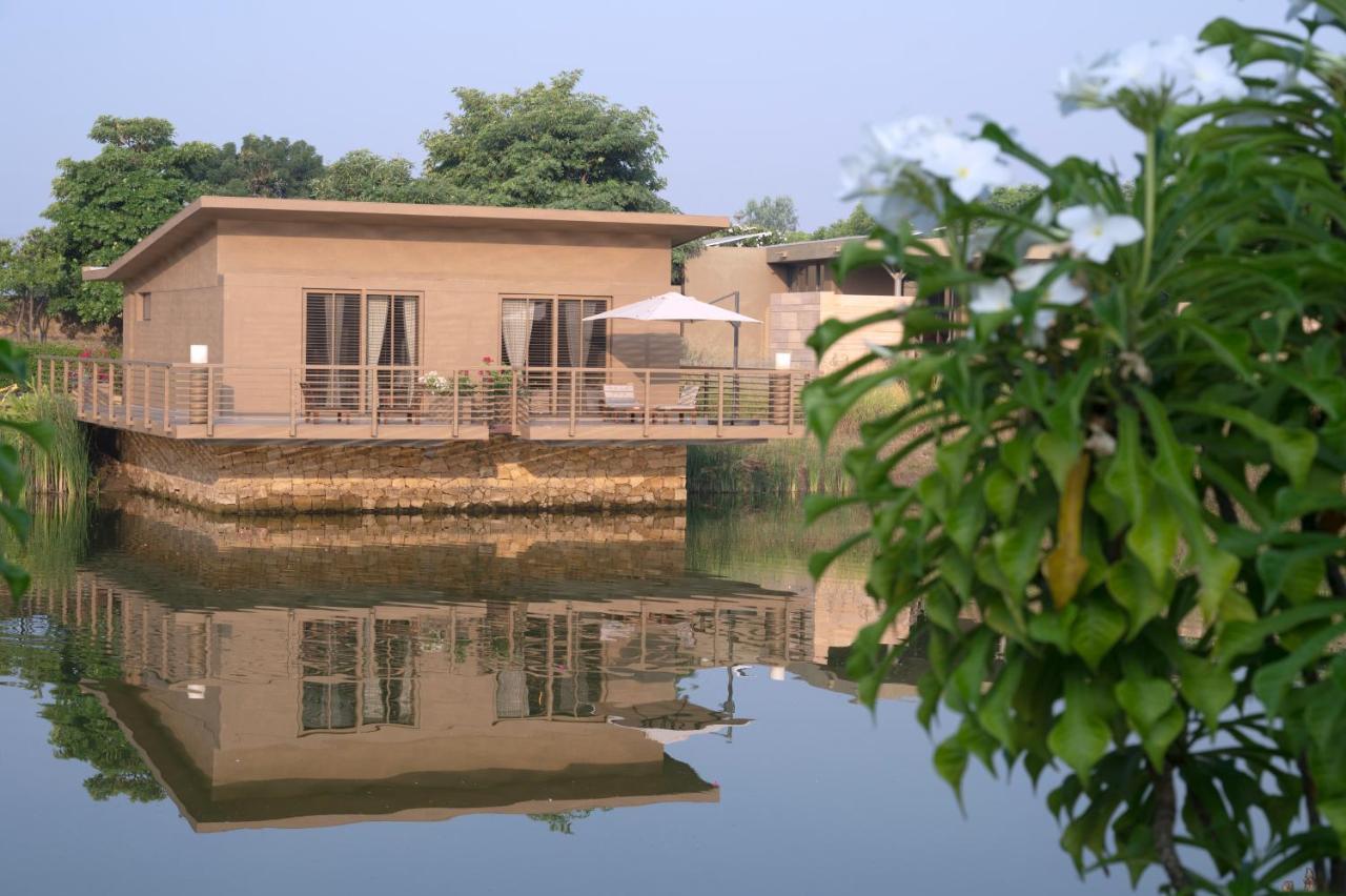 Life At Repose- Lake Villas Resort & Club Chor Warodra Экстерьер фото