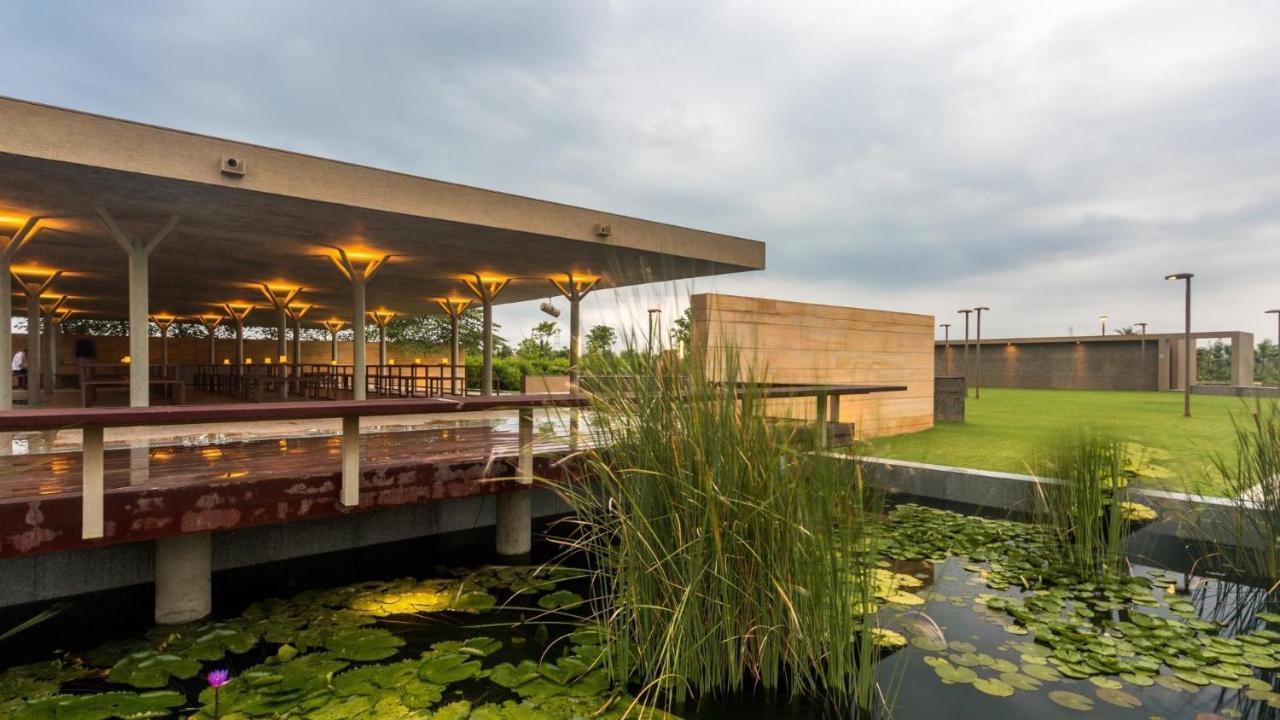 Life At Repose- Lake Villas Resort & Club Chor Warodra Экстерьер фото